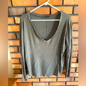 Women's Lulu’s Ribbed V-Neck Top - Olive/grayish